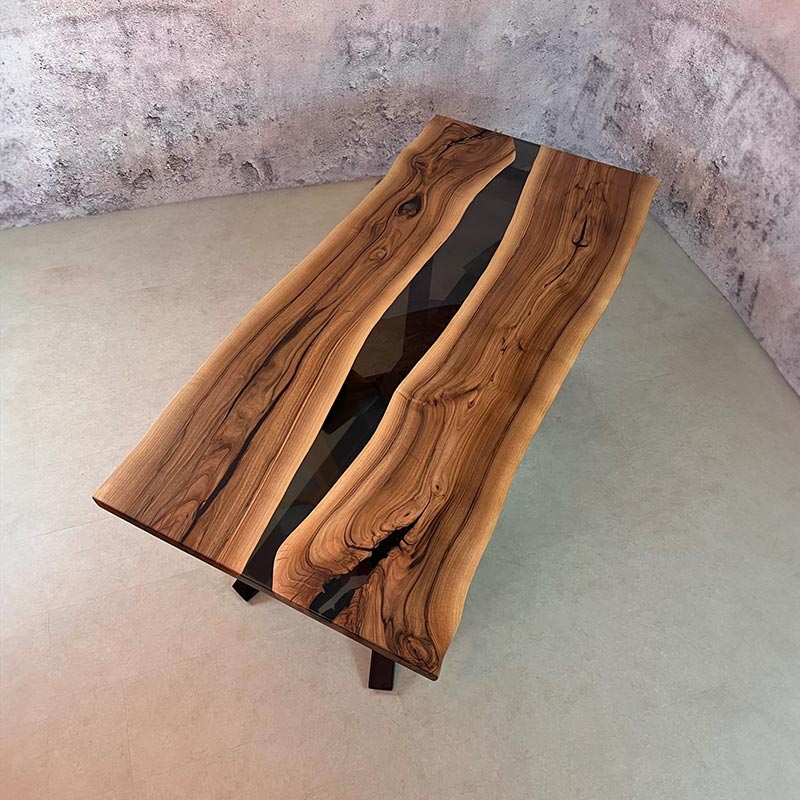 River Table aus Nussbaum mit grau-transparentem Epoxidharz. Modell Lermoos von schwarzhirsch