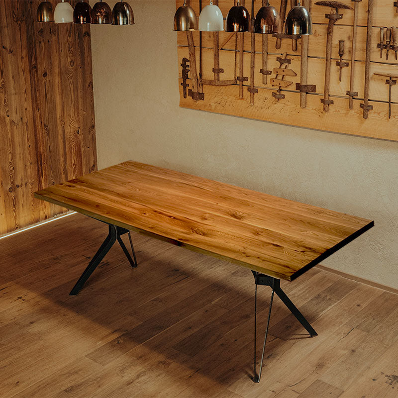 Massivholz Tisch. Esstisch alte Eiche glatt mit Drohnen-Gestell