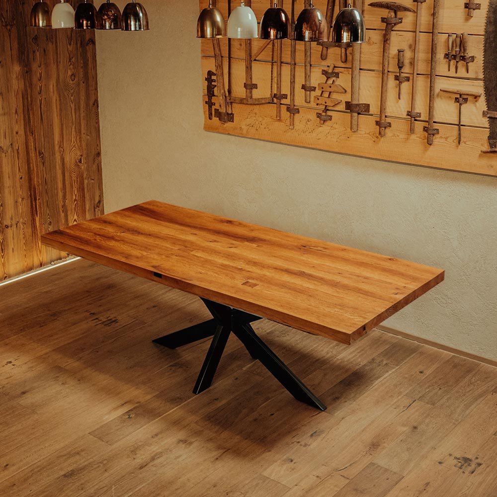 Massivholztisch aus Alteiche von schwarzhirsch