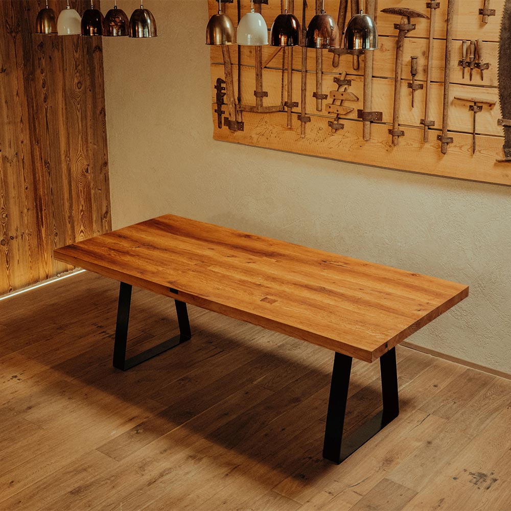 Massivholztisch aus Alteiche von schwarzhirsch