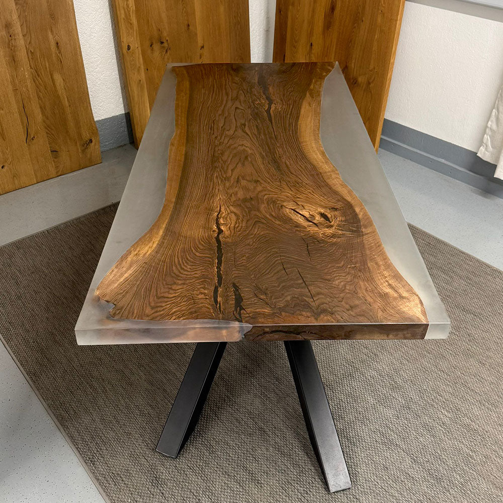 Sale! Monolith Epoxidharz Esstisch aus Nussbaum | 190 x 85 x 5 cm