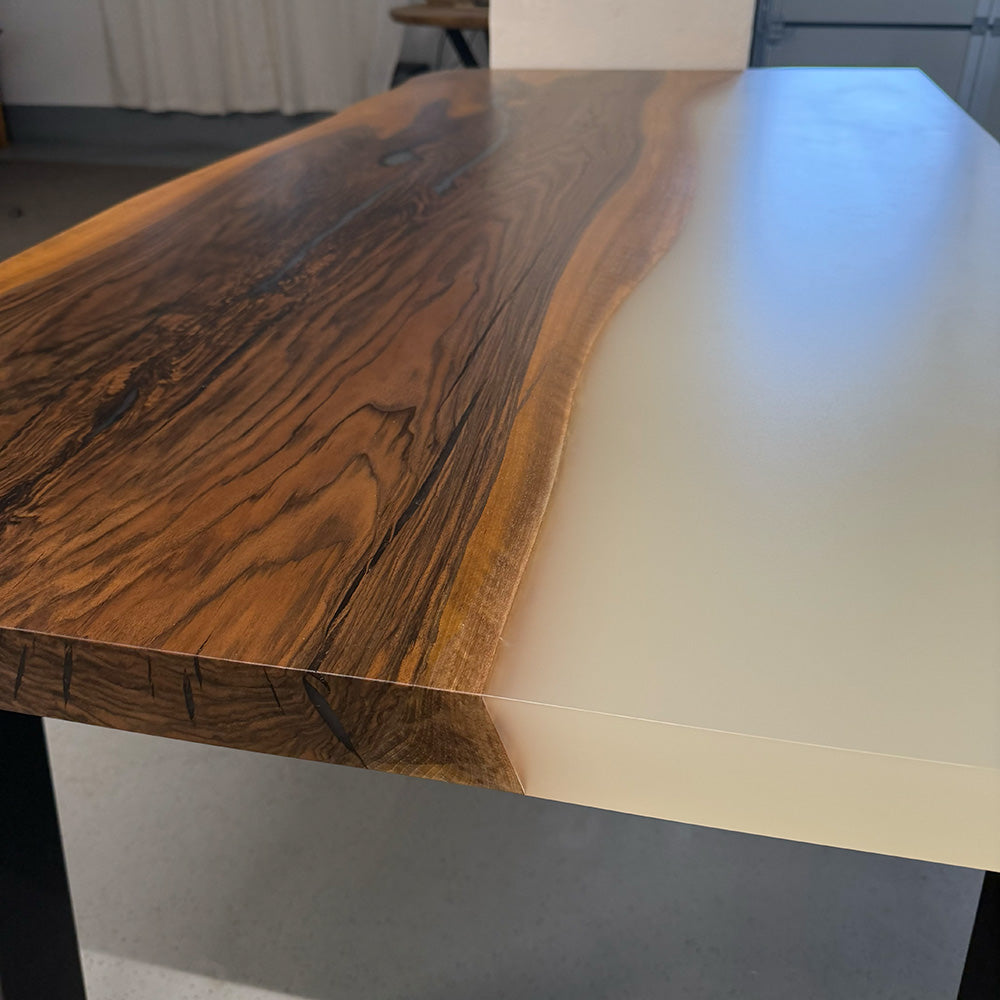 Sale! Epoxidharz Esstisch aus Nussbaum | 180 x 90 cm