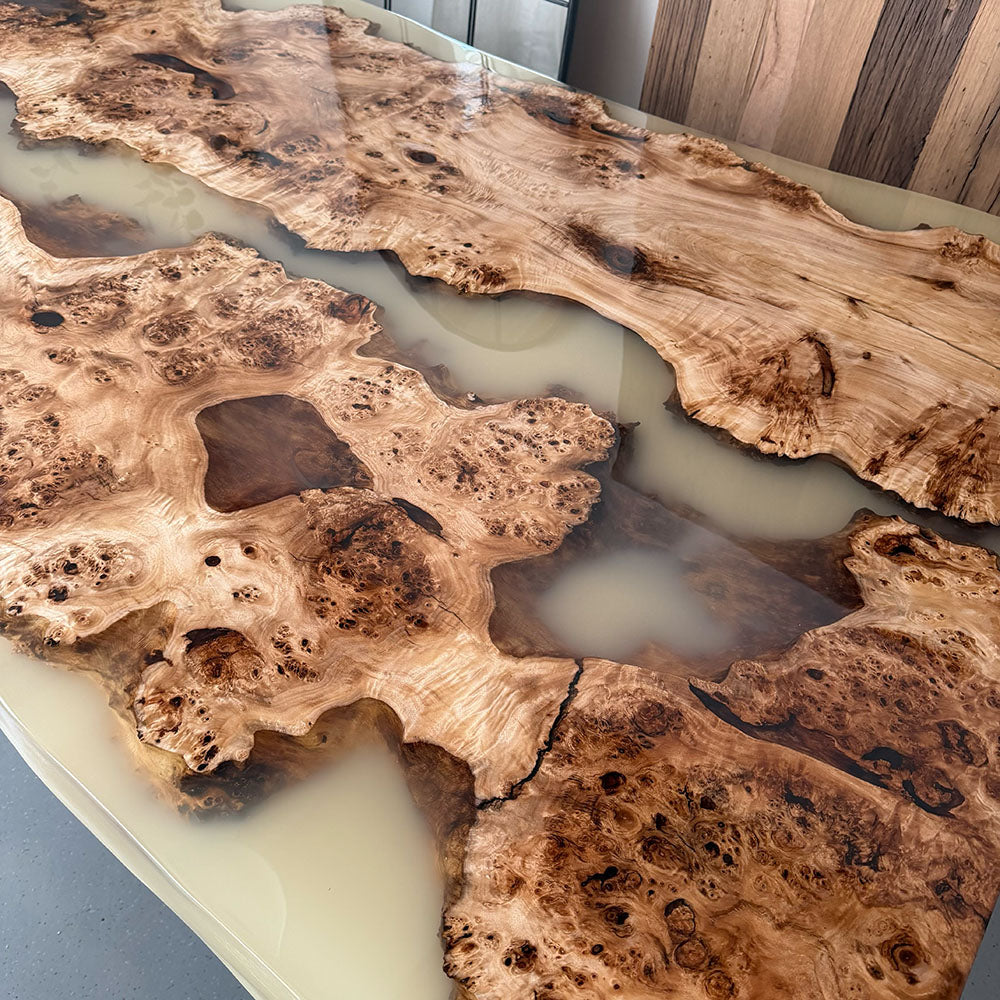 Sale! Epoxidharz Esstisch aus Pappel | 185 x 106-116 cm