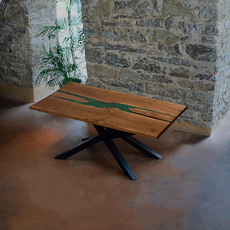 Epoxidharz Tisch. Esstisch Eiche mit grünem Epoxidharz. Tisch Picea