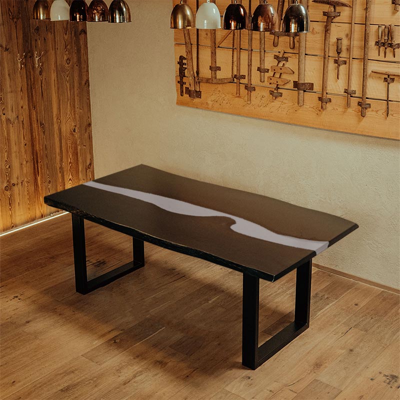 Epoxidharz Tisch. Esstisch schwarze Eiche mit weißem Epoxidharz und. fertiges Unikat. Tisch Blackforest